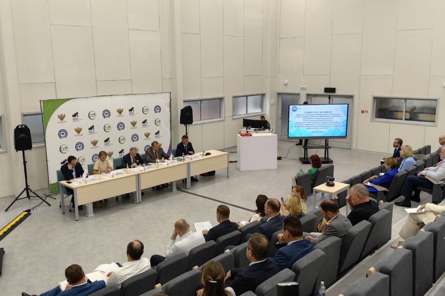 В Калуге обсудили подготовку специалистов для предприятий ОПК и ТЭК и подписали два важных соглашения